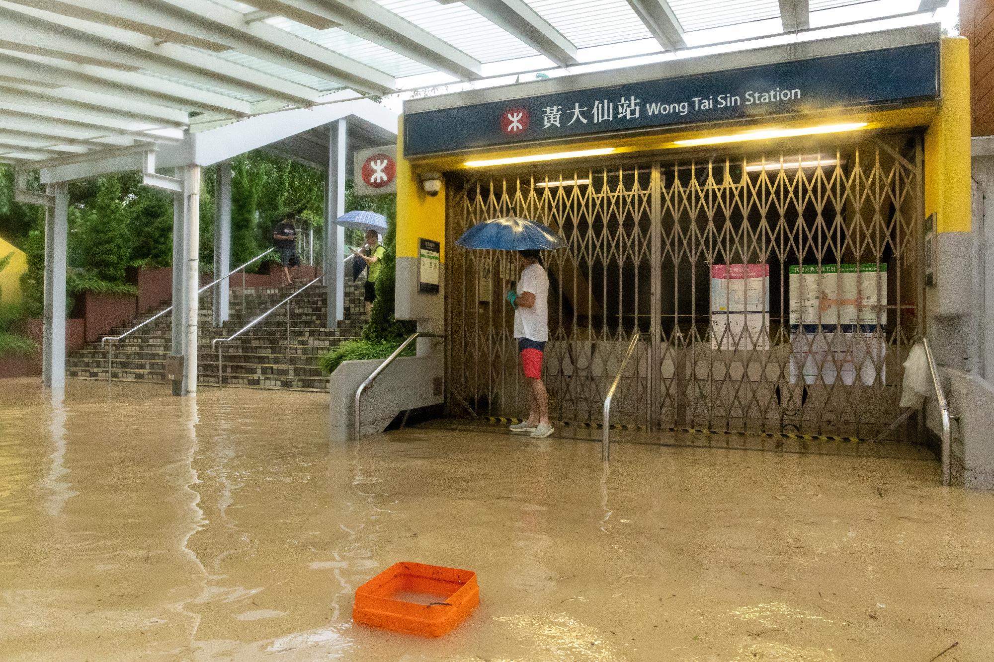 Még sohasem esett ennyi eső Hongkong történelmében Kép