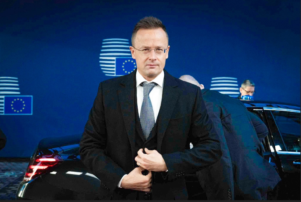 Szijjártó Péter: Minden nap dolgozni kell az alacsony rezsiárakért + videó