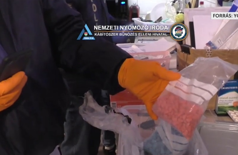 Online kábítószer-terjesztő hálózatot lepleztek le egy nagyszabású akcióban + videó