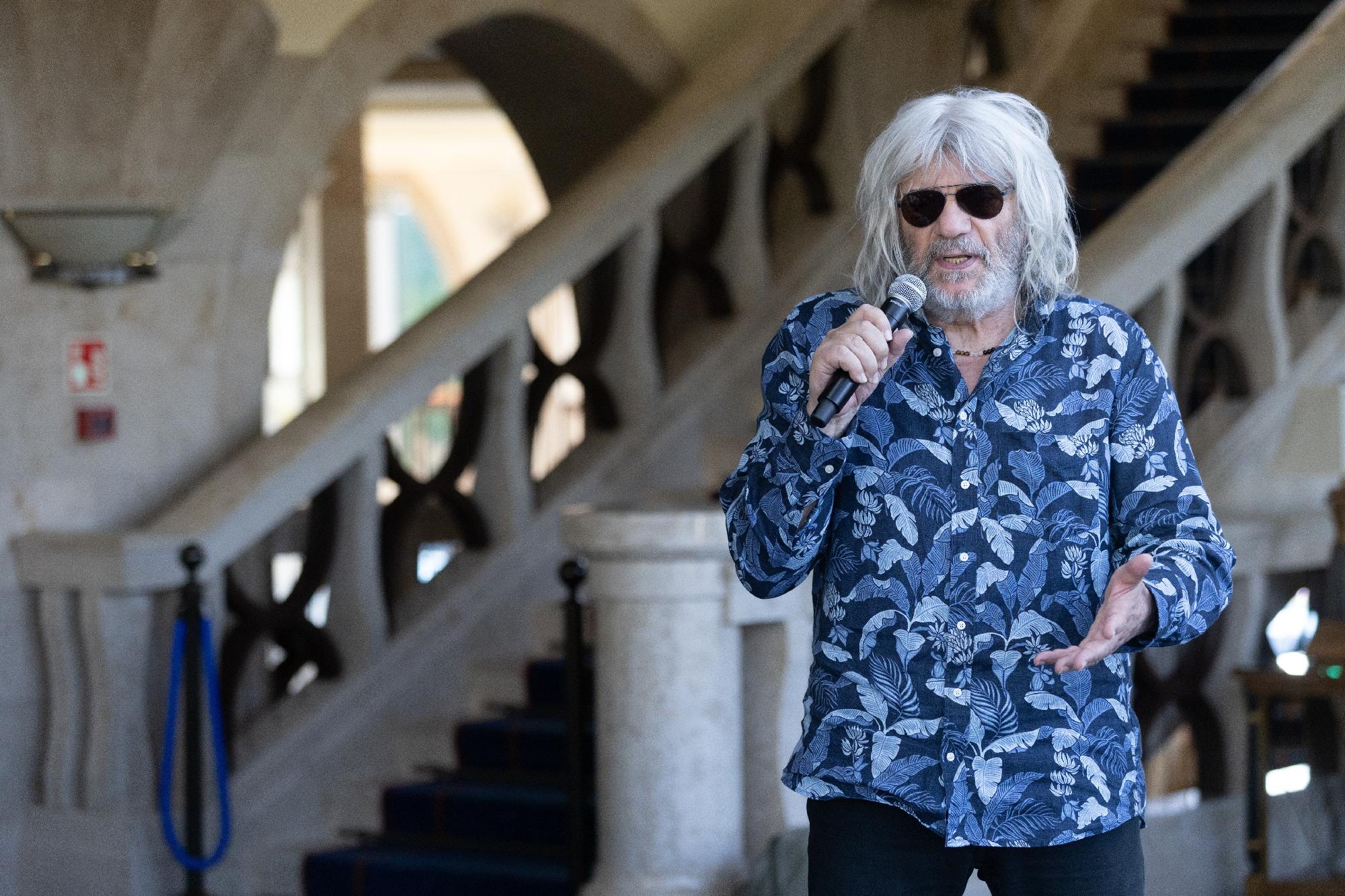 Az Y- és a Z-generáció is újragondolhatja Hobo dalait