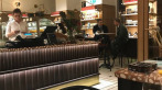 Lázárt a kormányfő vejével fotózták le egy belvárosi étteremben