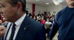 A fideszes képviselő sajátkezűleg távolította el a Hír TV kameráját