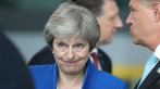 Theresa May fejét követeli a választók fele a brexit-kudarc miatt